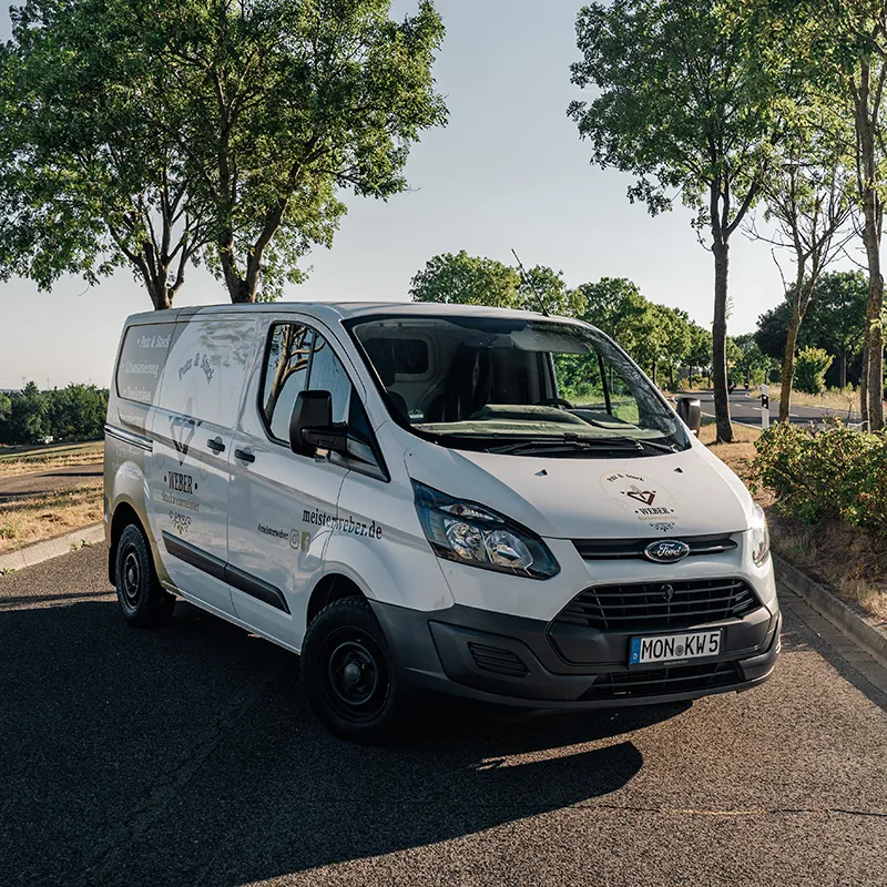 Firmenfahrzeug von Stuckateur und Putzer Meisterweber in Düren.